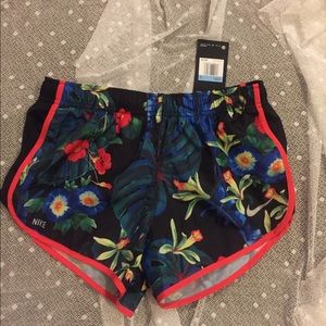 Nike parrot shorts Clearance